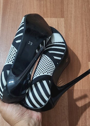 39 Beden siyah Renk Siyah Gri Yılan Desenli Dantel Detaylı Stiletto