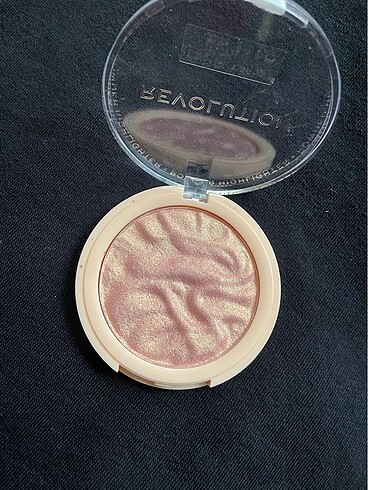 Revolution Revolution highlighter