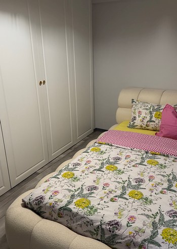 Beyaz Çiçek Desenli Yatak Örtüsü - Görsel 2