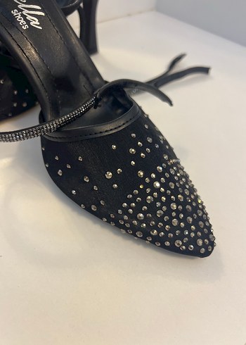 40 Beden Siyah İşlemeli Boncuklu Stiletto Topuklu Ayakkabı