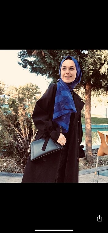 Merve Gültekin trençkot