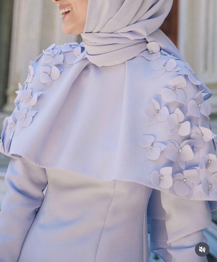 Beyaz Nakışlı Uzun Kollu Uzun Elbise - Görsel 2