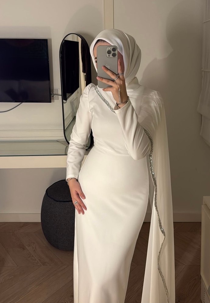 Beyaz Uzun Kollu Drapeli Kadın Abiye Elbise - Görsel 3