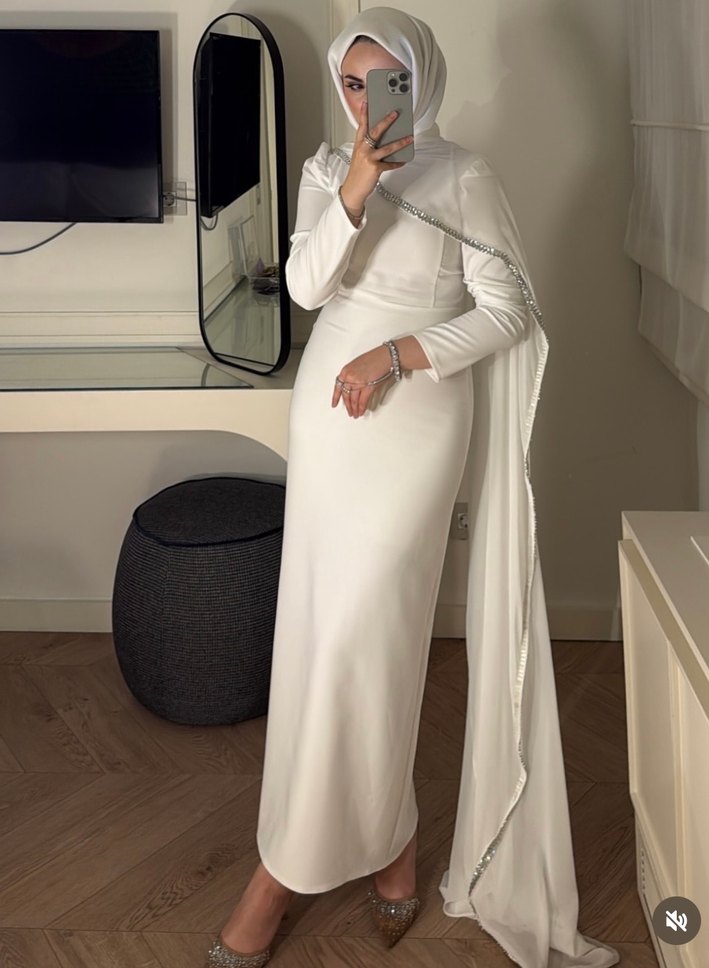 Beyaz Uzun Kollu Drapeli Kadın Abiye Elbise - Görsel 2