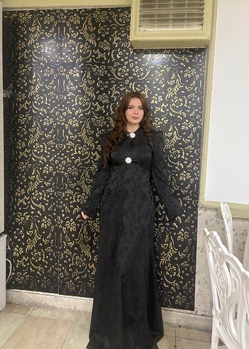 Siyah Kapüşonlu Kürklü Uzun Gotik Elbise - Görsel 2