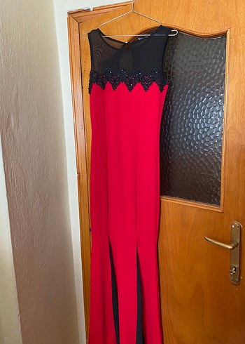 Kırmızı Nakışlı Uzun Abiye Elbise - Görsel 2