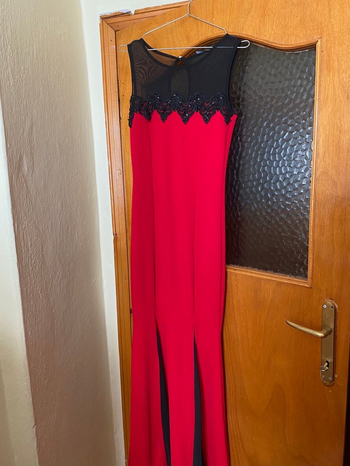 Kırmızı Nakışlı Uzun Abiye Elbise - Görsel 2