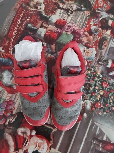 32 Beden Orijinal Adidas kız çocuk spor ayakkabi