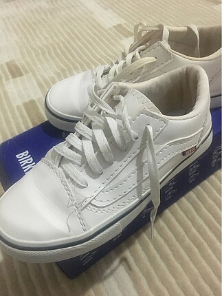 Beyaz Vans