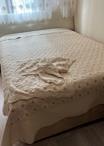 Nakışlı bej Yatak Örtüsü fiyat sonnnnn sormayın lütfen - Görsel 2