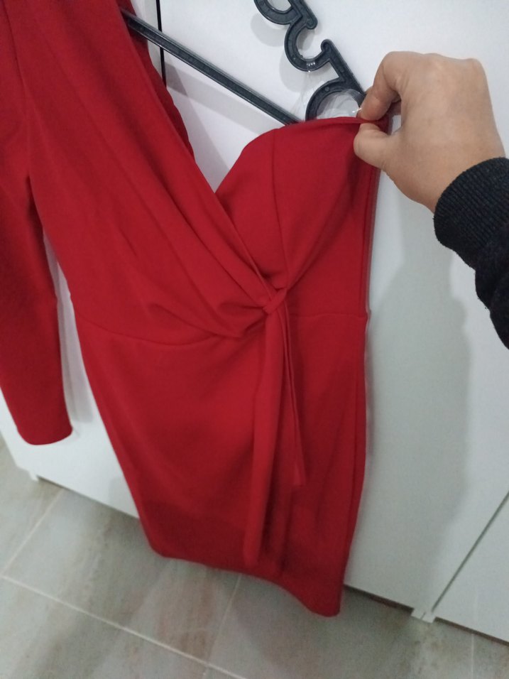 V Yaka Kırmızı Midi Drapeli Kadın Elbise - Görsel 2