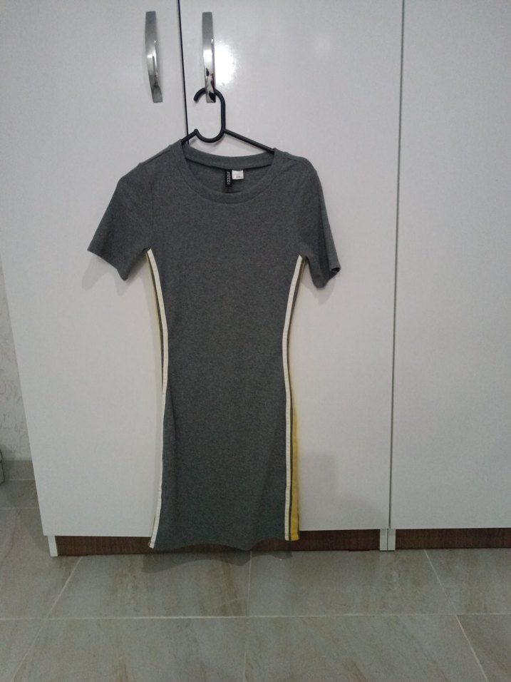 Gri Midi Spor Tarzlı Kısa Kollu Elbise - Görsel 2