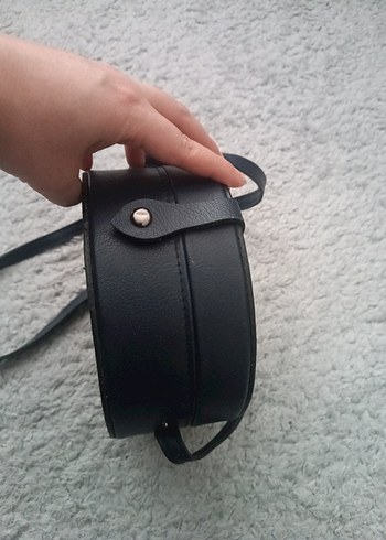 Tokalı Siyah Deri Yuvarlak Kadın Çanta - Görsel 4