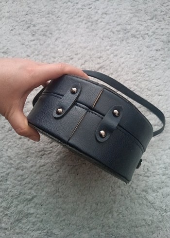 Tokalı Siyah Deri Yuvarlak Kadın Çanta - Görsel 5