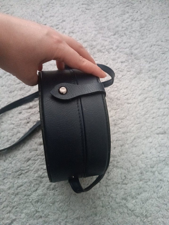 Tokalı Siyah Deri Yuvarlak Kadın Çanta - Görsel 4