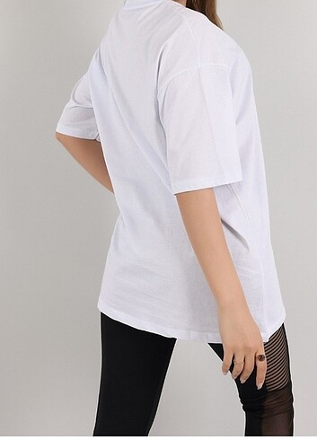 Oversize tişört etiketli