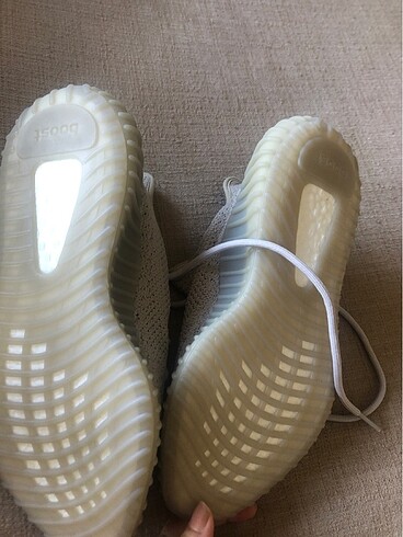 42 Beden Yeezy