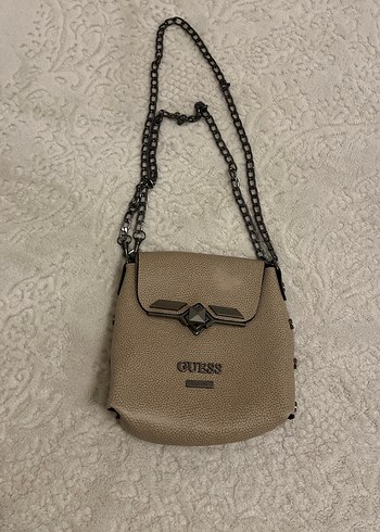 Guess Bej Zincirli Mini Canta