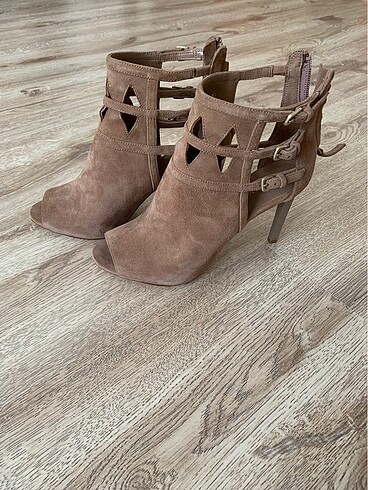 Nine West Kadın Bot
