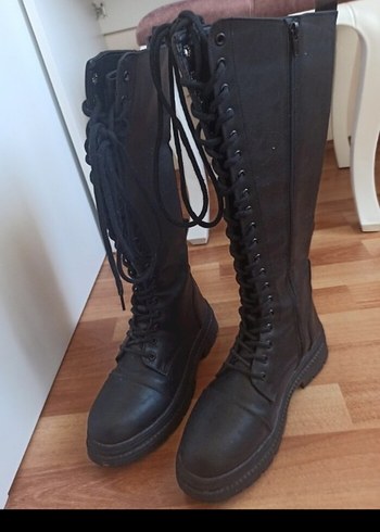 Siyah Dantel Detaylı Stiletto Topuklu Gotik Kadın Çizme
