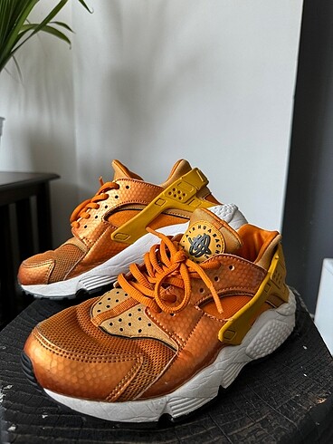 Nike Nike Air Huarache Sunset Gold