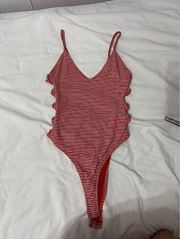 v yaka alttan çıt çıtlı arkası v dekolteli kırmızı bodysuit S be