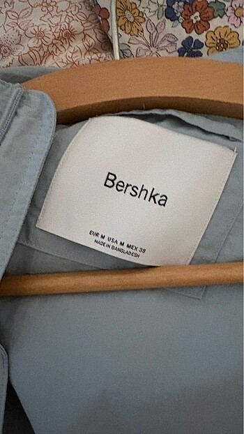 m Beden bershka mavi yagmurluk
