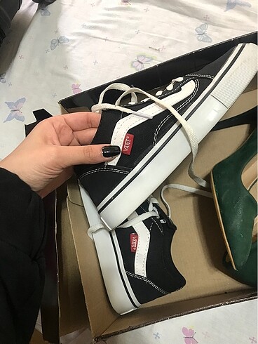 siyah vans