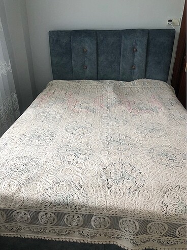 Vintage dantel yatak örtüsü