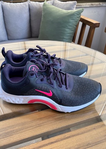 Nike Pembe Detaylı Kadın Spor Ayakkabı