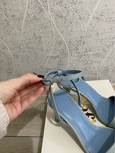 35 Beden mavi Renk BERSHKA topuklu