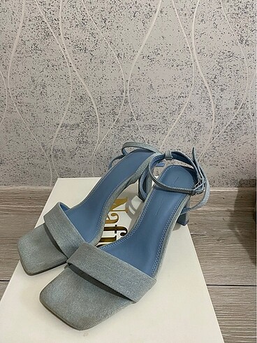 35 Beden BERSHKA topuklu