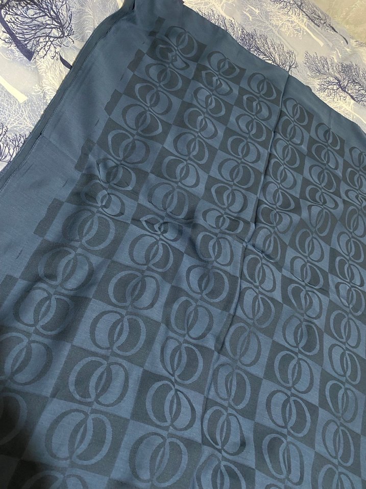 Kadın Lacivert İpek Görünümlü Örtü - Görsel 3