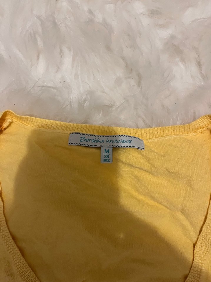 Sarı Düğmeli V Yaka Kadın Triko - Görsel 2