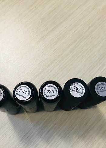  Beden Canlı Renklerde Çoklu Ruj Seti