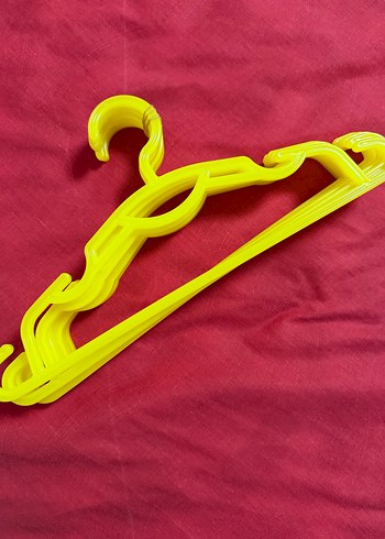 Sarı Renkli Plastik Askı - Görsel 4