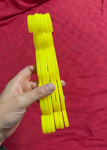 Sarı Renkli Plastik Askı - Görsel 3