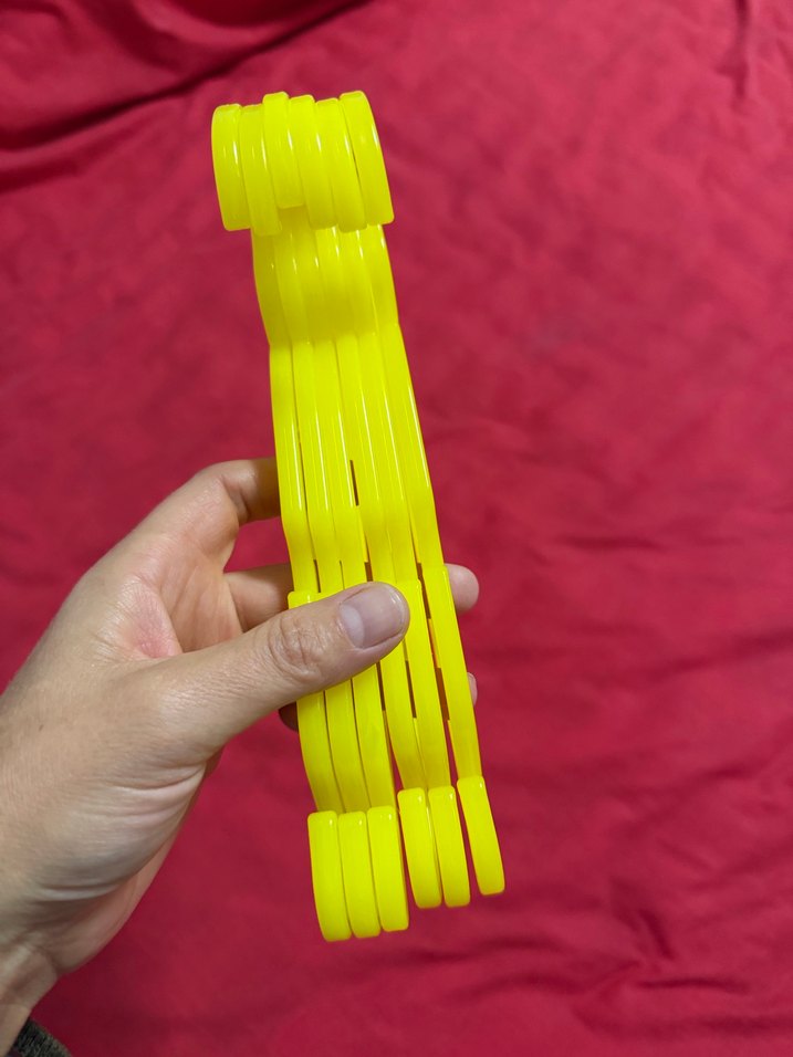 Sarı Renkli Plastik Askı - Görsel 3