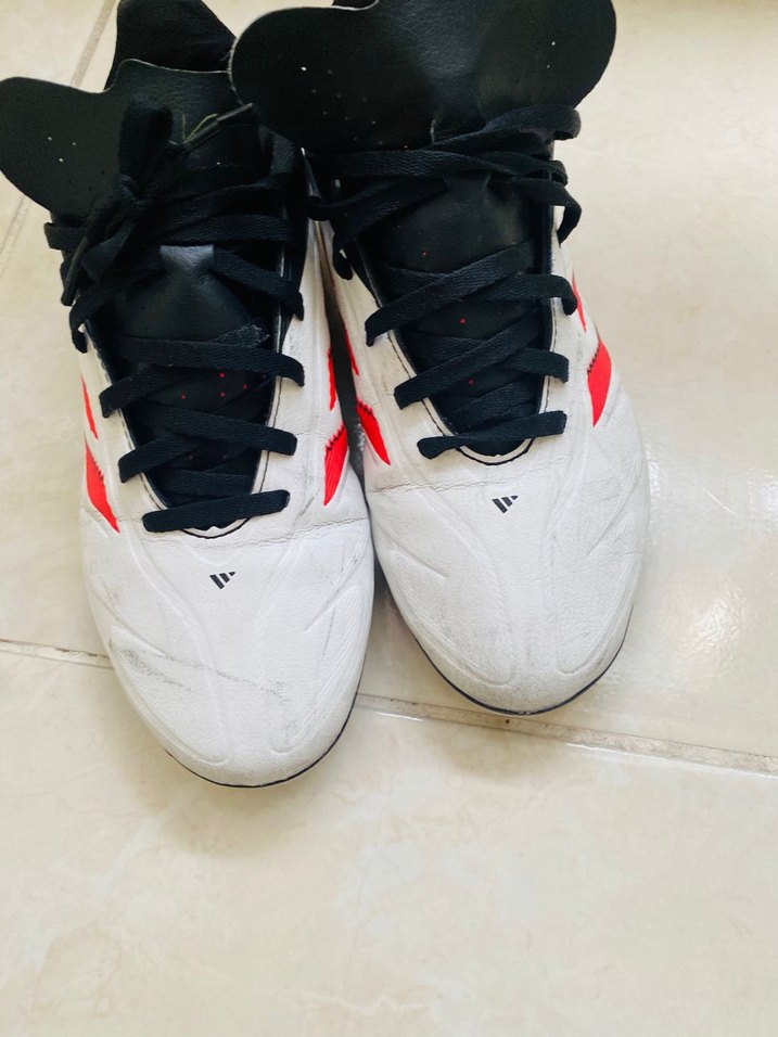 Adidas Beyaz Siyah Bağcıklı Futbol Ayakkabısı - Görsel 2