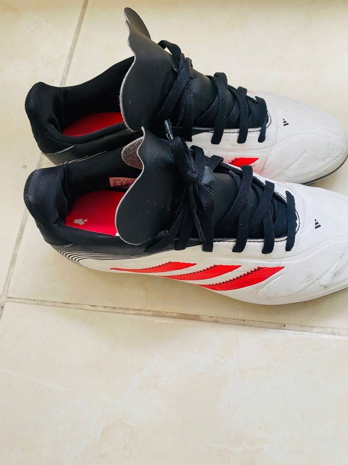 Adidas Beyaz Siyah Bağcıklı Futbol Ayakkabısı - Görsel 3