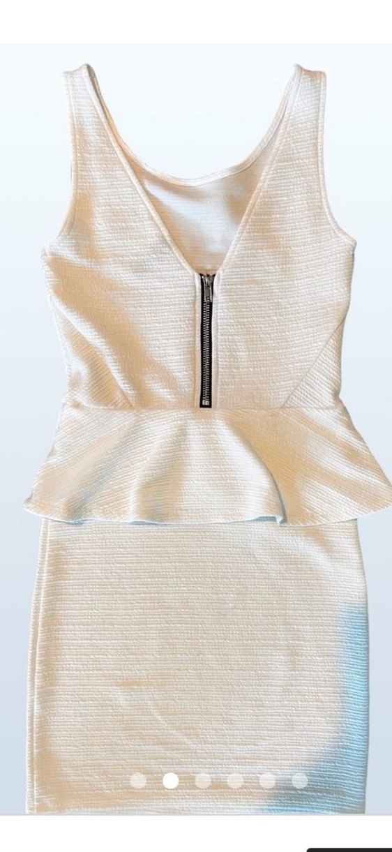 Beyaz V Yakalı Kolsuz Kalem Elbise - Görsel 3