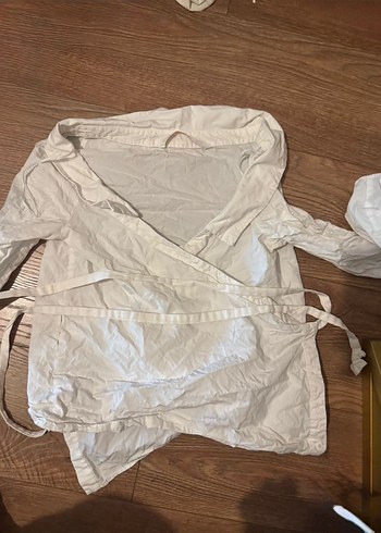 Beyaz Kuşaklı V Yaka Pamuk Gömlek - Görsel 2