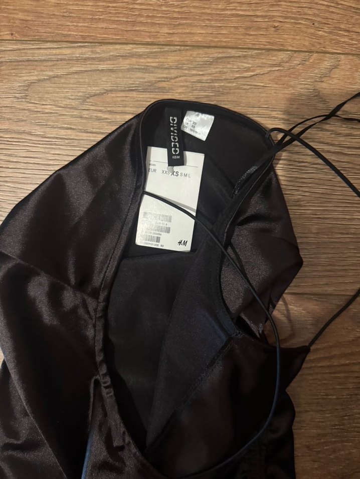 Siyah Drapeli İnce Askılı Midi Elbise - Görsel 2