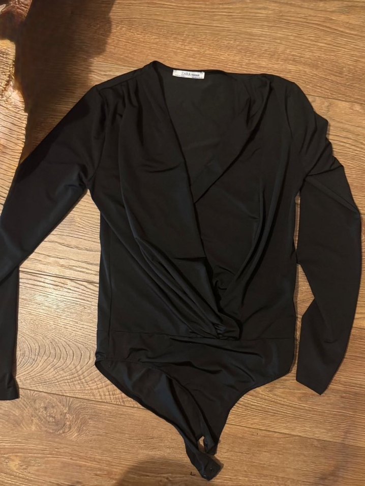 Siyah V Yakalı Drapeli Kadın Bluz - Görsel 4