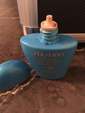 Shiseido Uv Protective Liquid Foundation Light Ivory