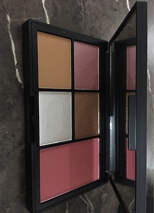  Beden çeşitli Renk Nars Highlighting Powder + Blush Palette