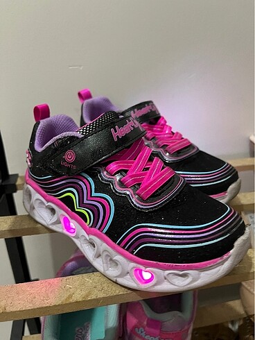 27 Beden siyah Renk Skechers kız çocuk