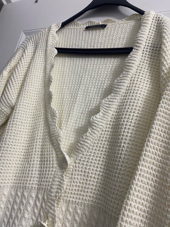 V Yaka Beyaz Triko Kadın Hırka - Görsel 3