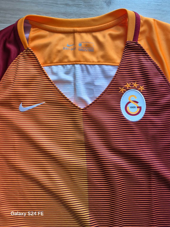 V Yaka Kısa Kollu Erkek Forma - Görsel 2