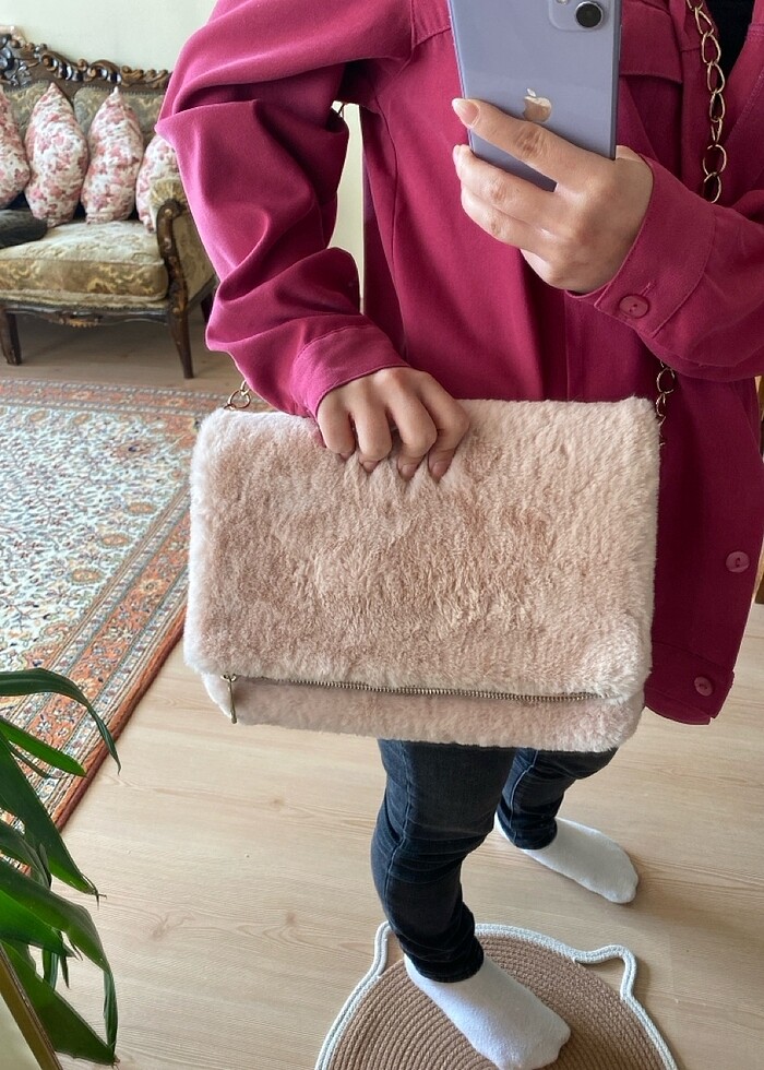 Toz Pembe Peluş Zincirli Çanta - Görsel 2